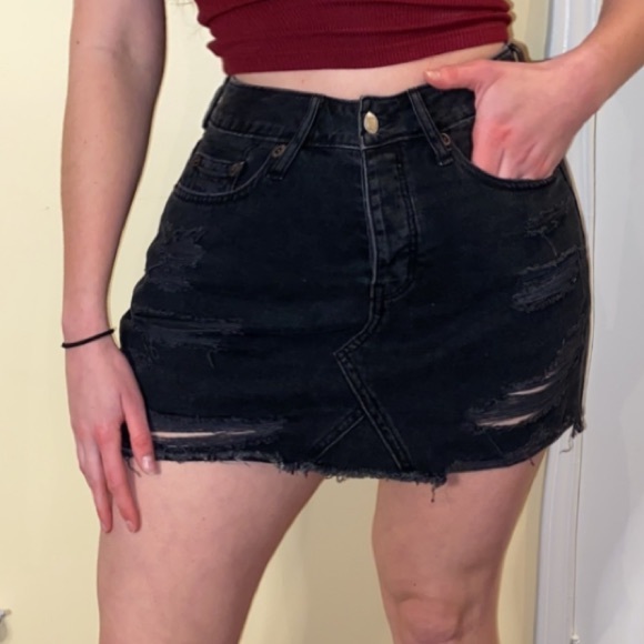 NWOT AE buttonup black distressed jeanskirt - Picture 2 of 8